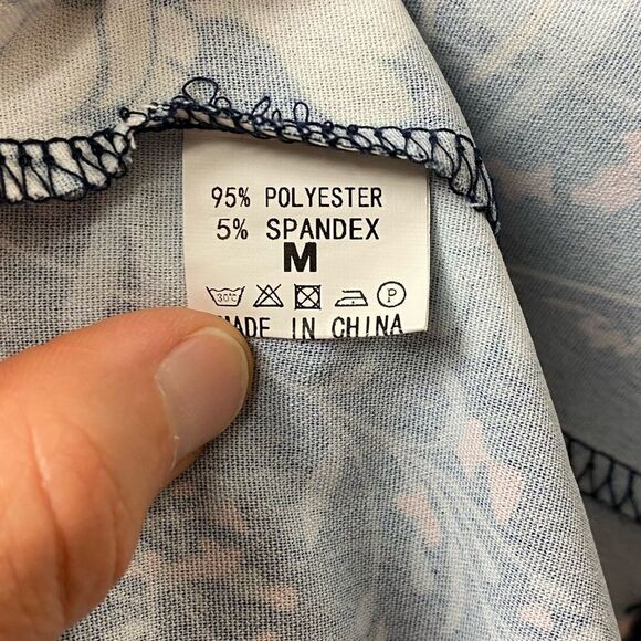 BLUE floral‎ stretch flutter sleeve button front blouse - Picture 4 of 6